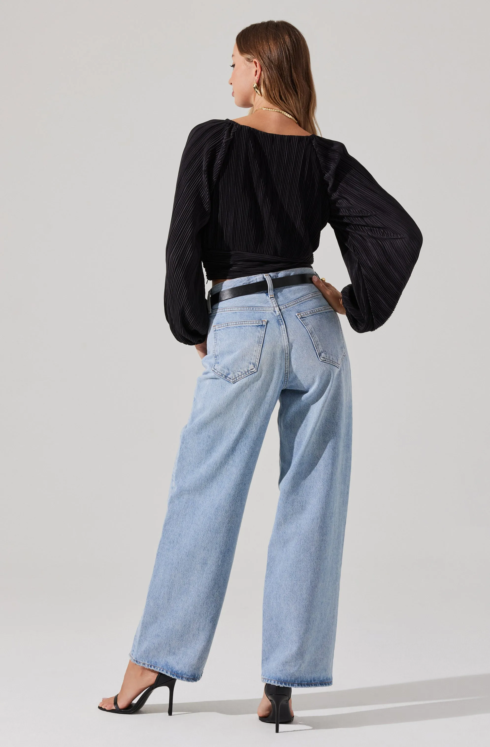 Long Sleeve Twist Plisse Top